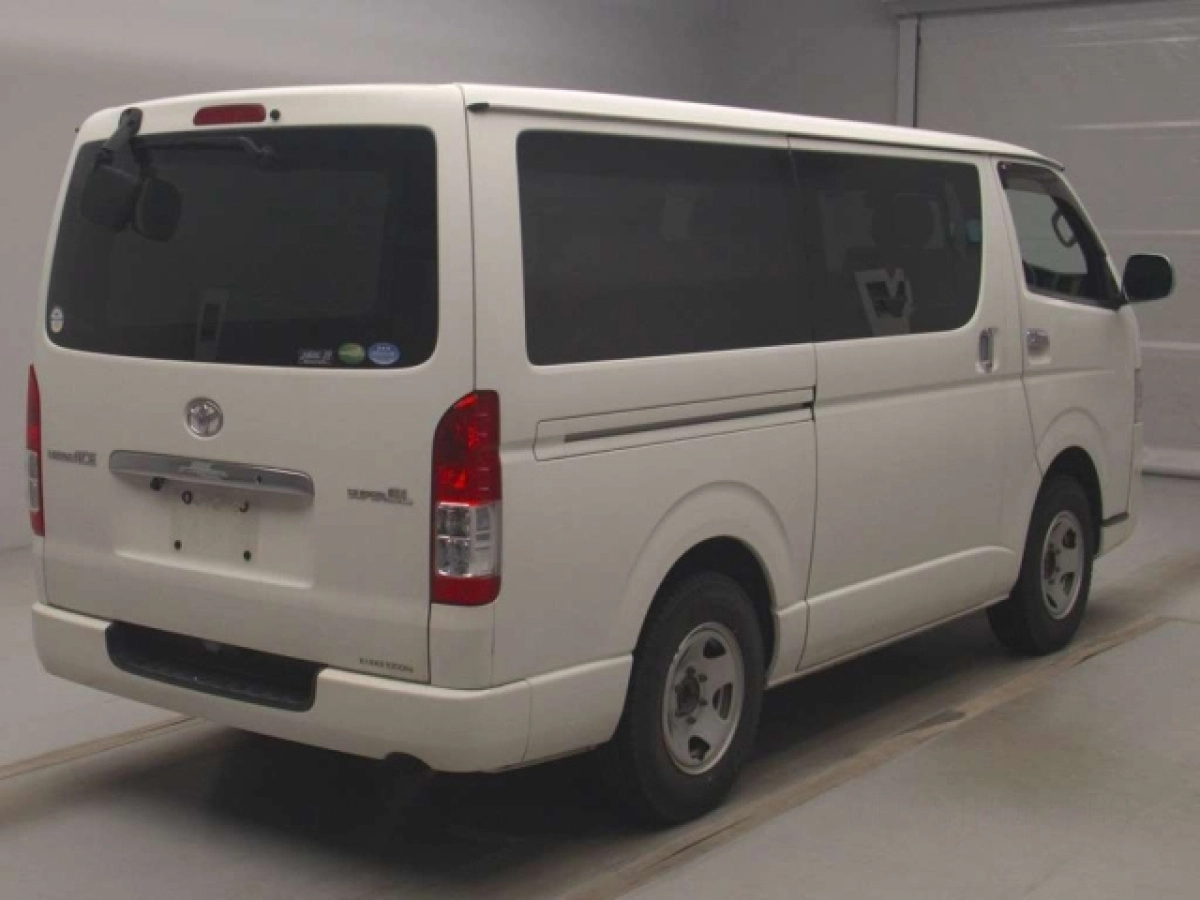 TOYOTA REGIUS ACE VAN