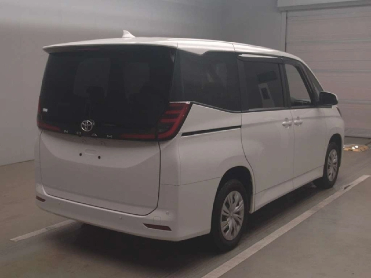 TOYOTA NOAH