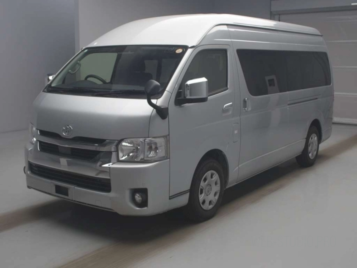 TOYOTA HIACE