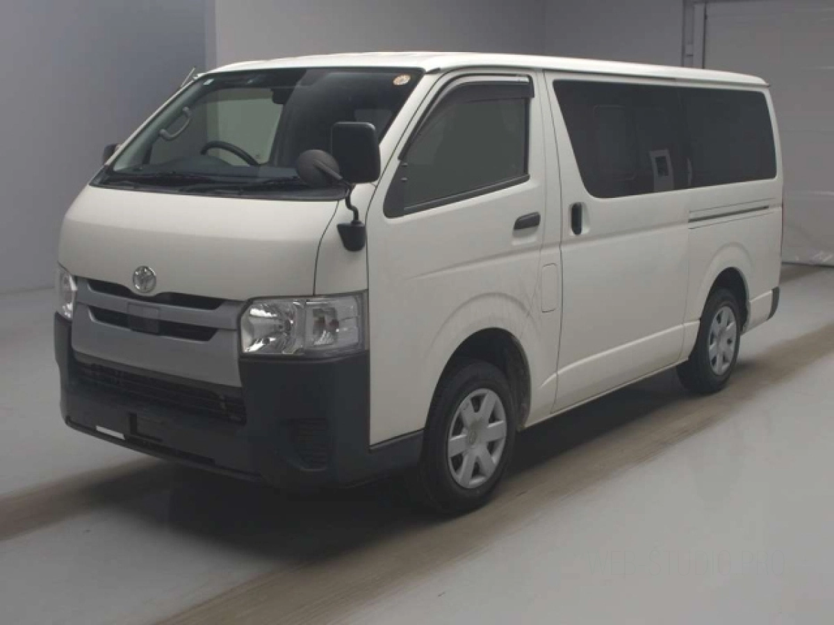 TOYOTA HIACE VAN TRH200V 2020