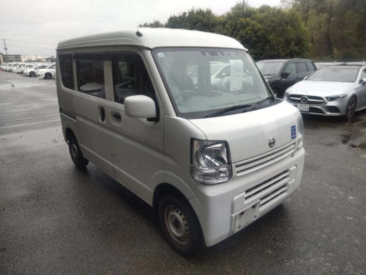NISSAN CLIPPER VAN
