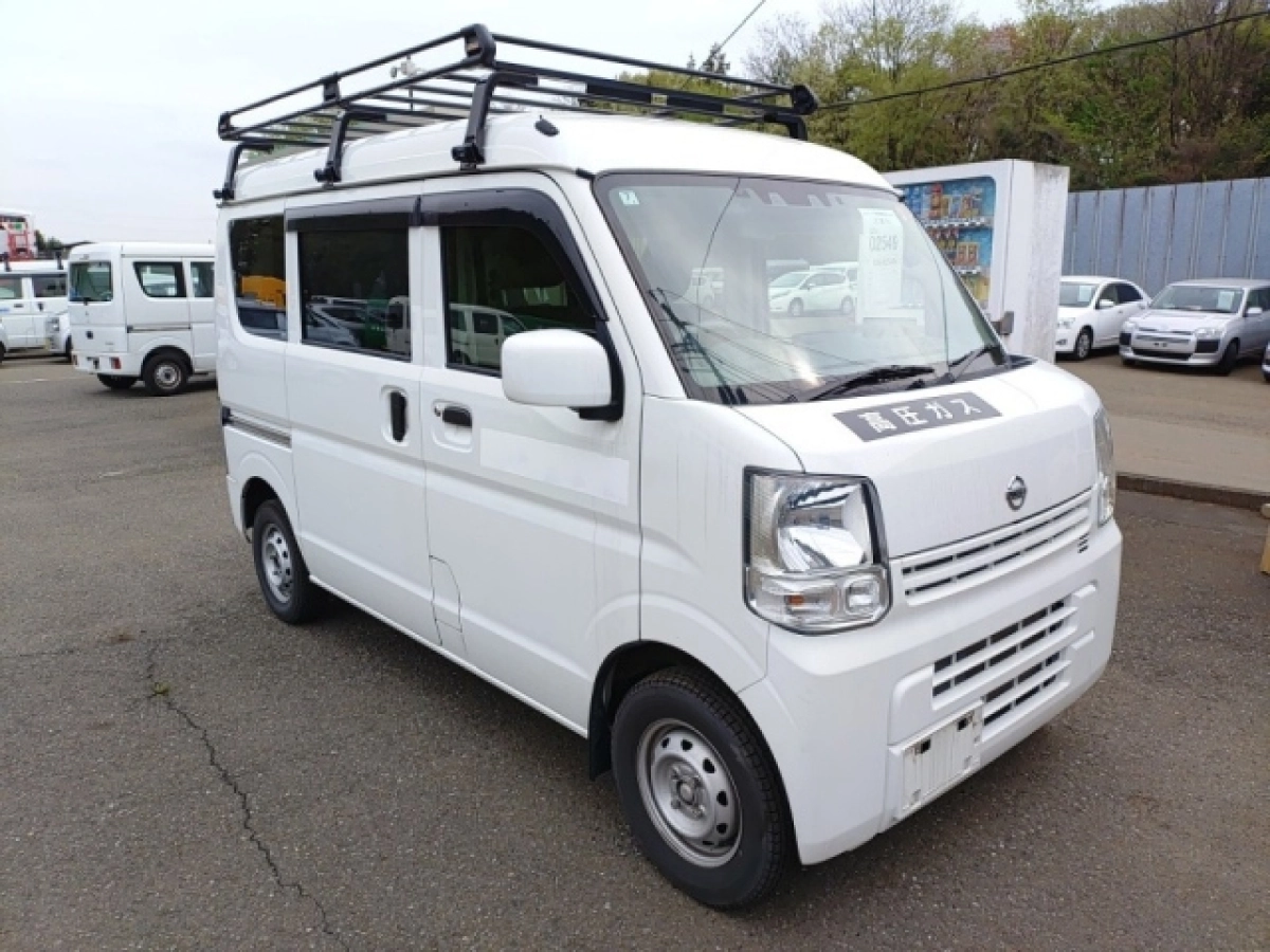 NISSAN CLIPPER VAN