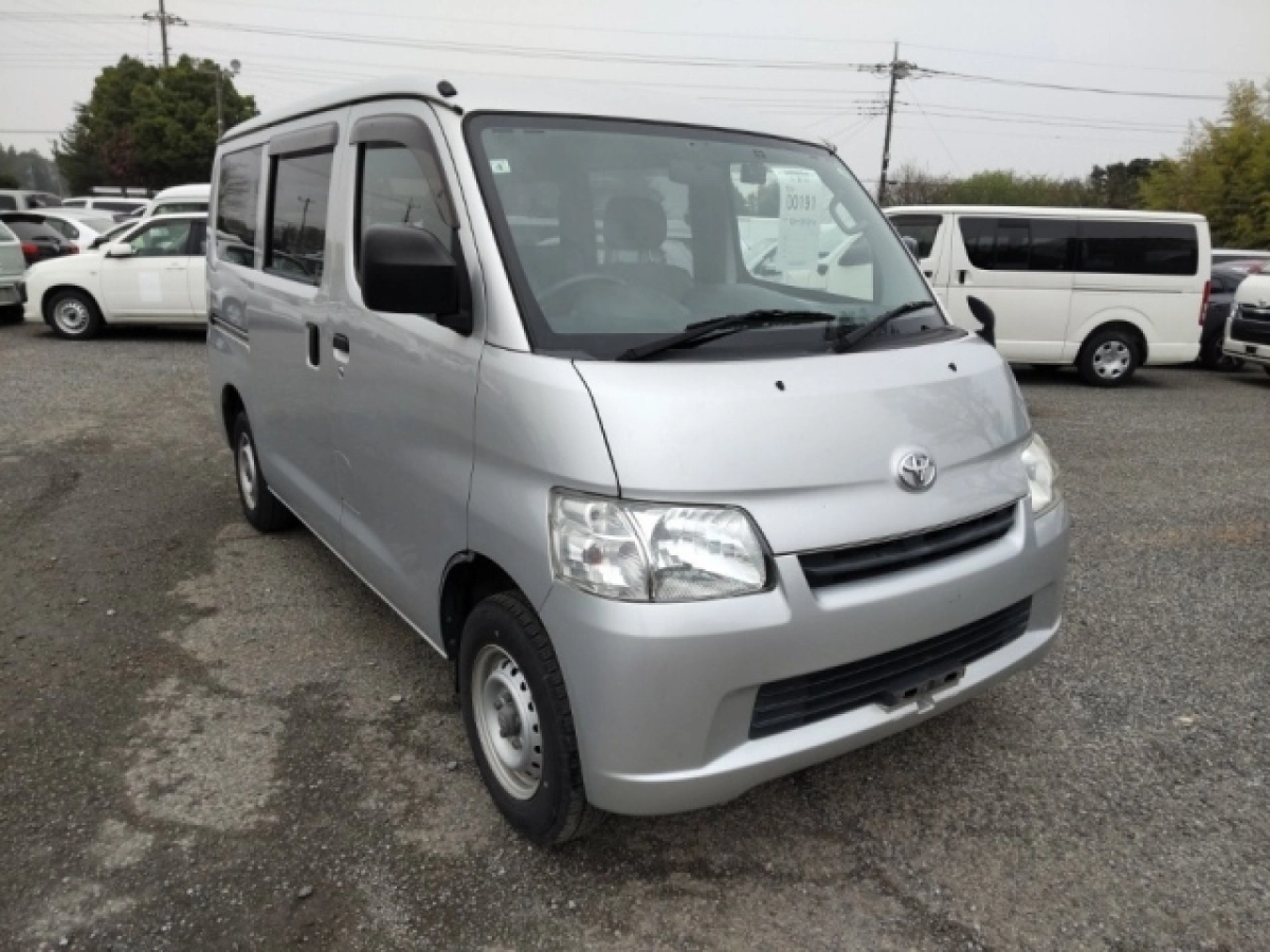 TOYOTA TOWN ACE VAN