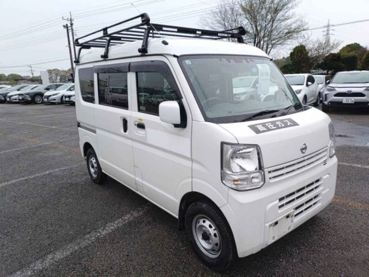 NISSAN CLIPPER VAN