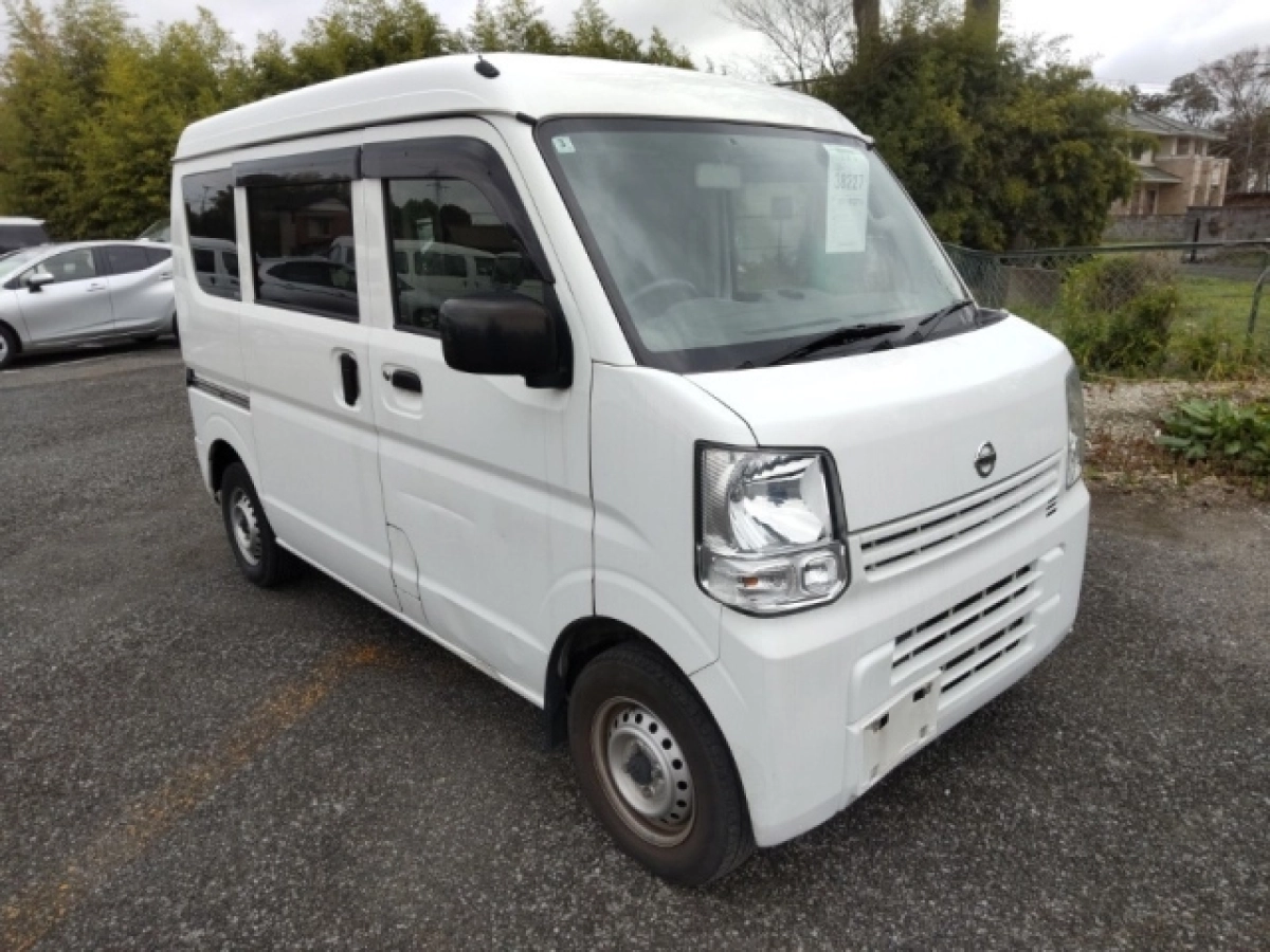 NISSAN CLIPPER VAN