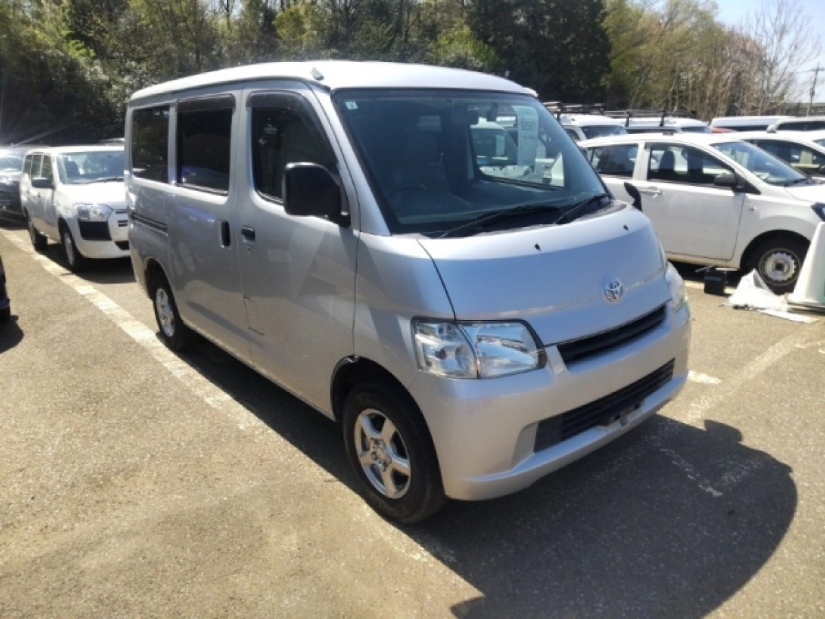 TOYOTA TOWN ACE VAN
