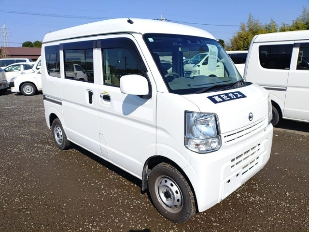 NISSAN CLIPPER VAN