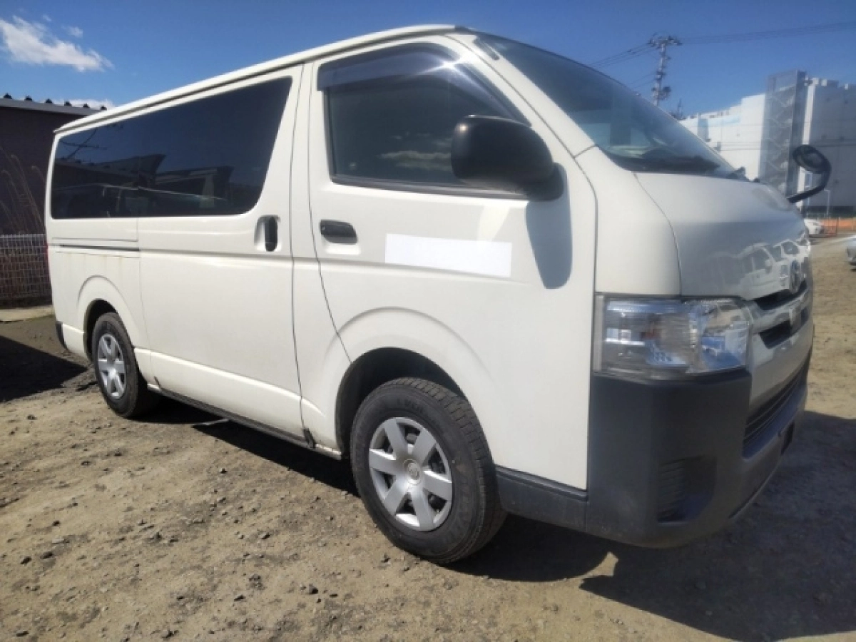 TOYOTA HIACE VAN