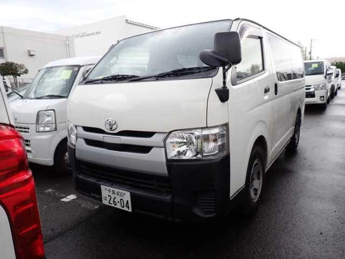 TOYOTA HIACE VAN