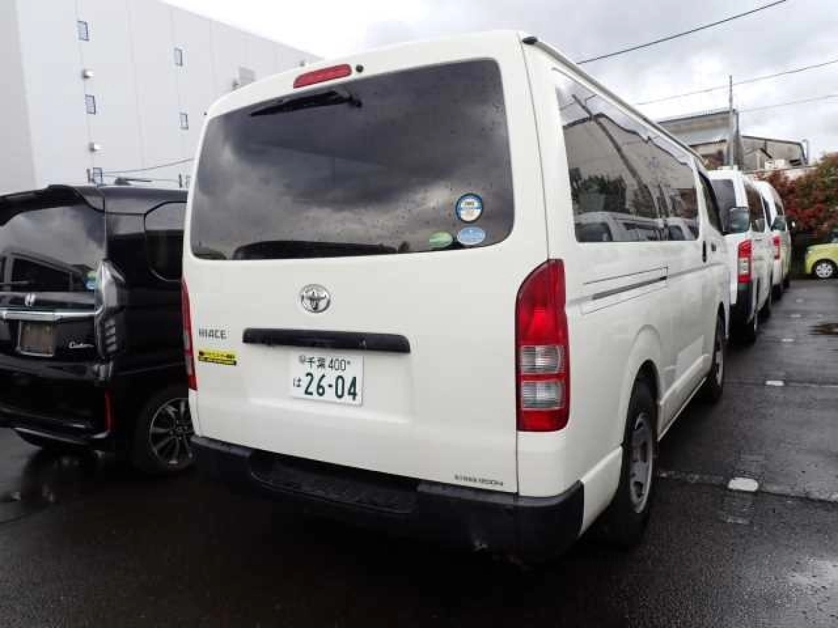 TOYOTA HIACE VAN