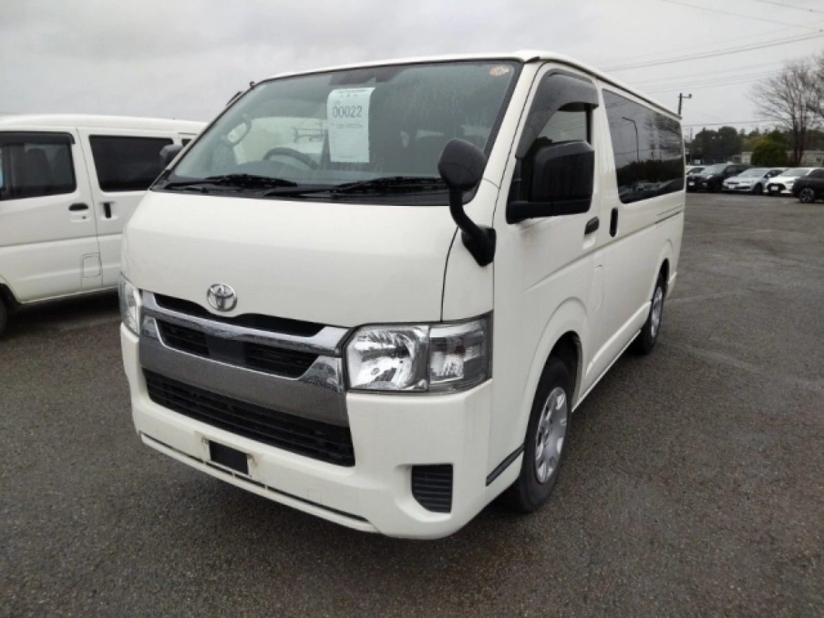 TOYOTA HIACE VAN