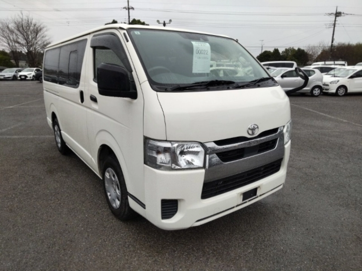 TOYOTA HIACE VAN