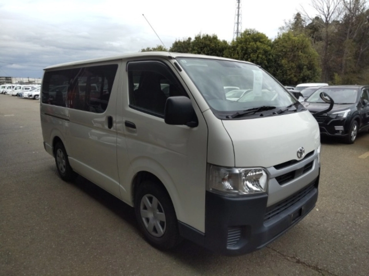 TOYOTA HIACE VAN