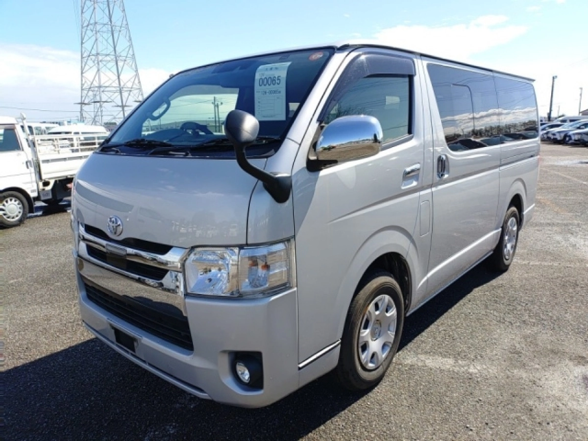 TOYOTA HIACE VAN TRH200V 2020