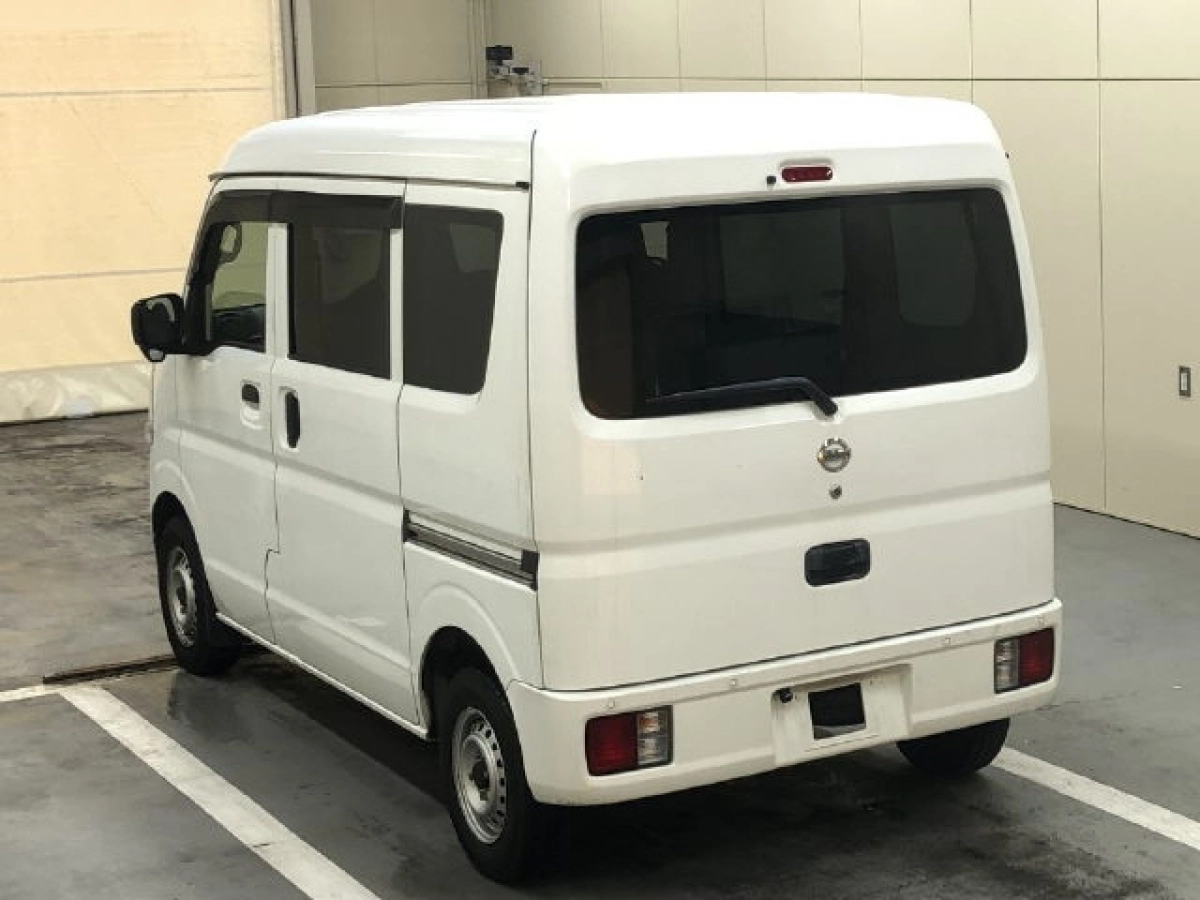 NISSAN CLIPPER VAN