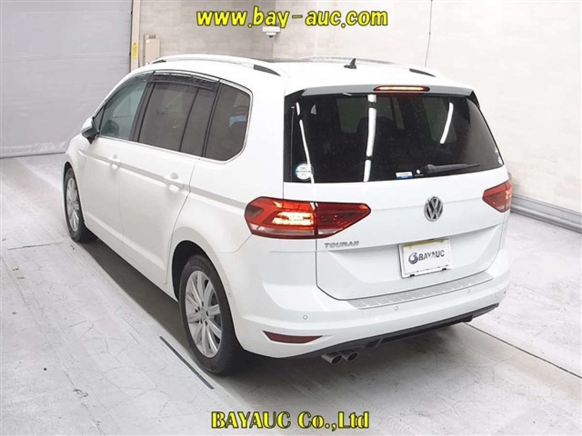 VOLKSWAGEN GOLF TOURAN