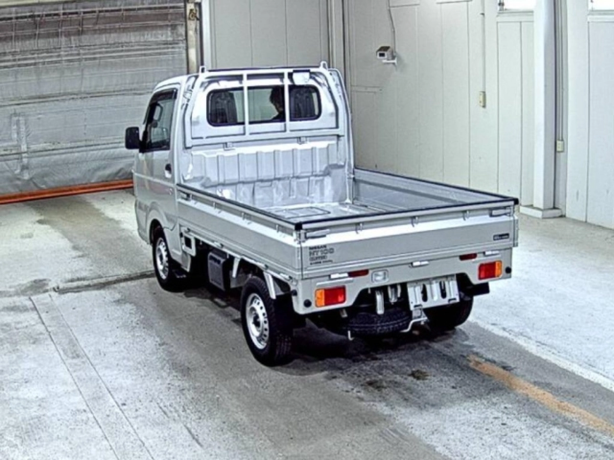 NISSAN CLIPPER TRUCK