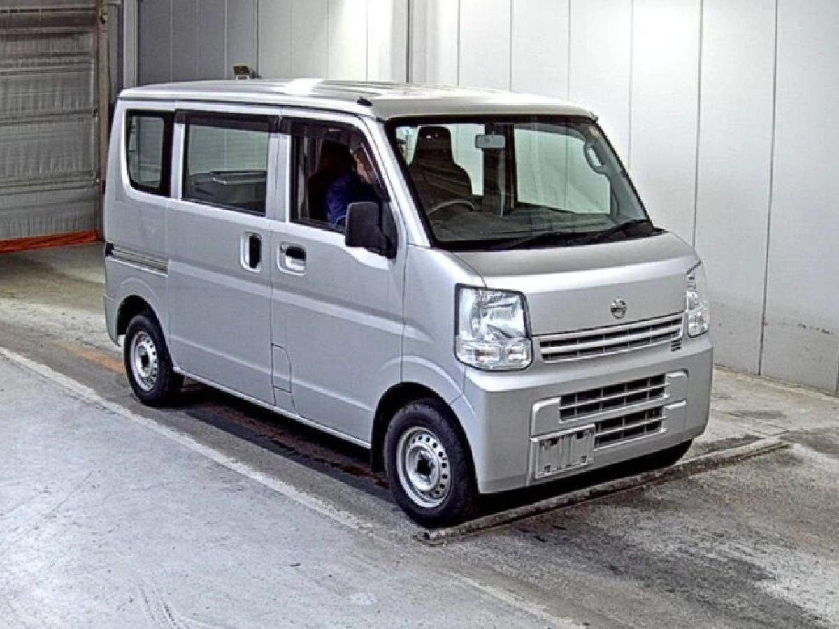 NISSAN CLIPPER VAN