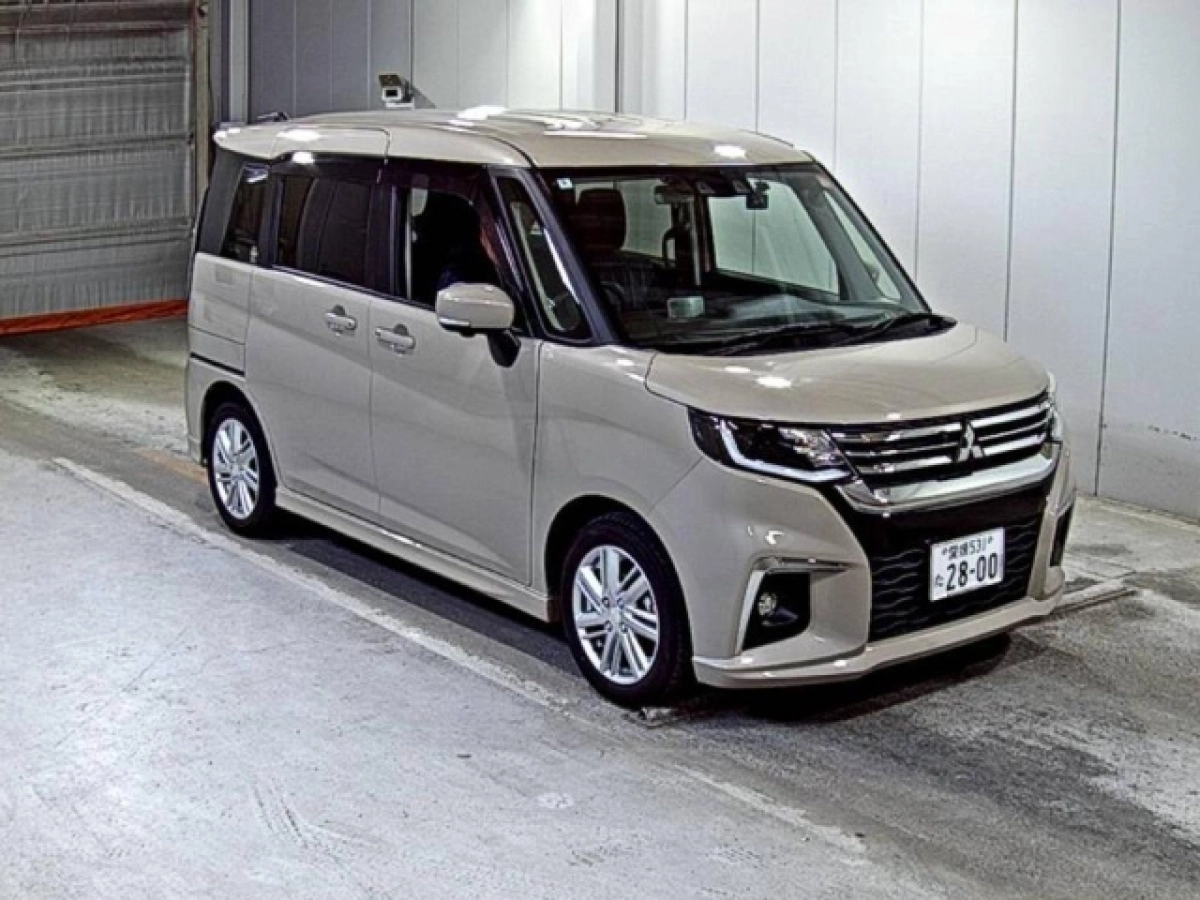 MITSUBISHI DELICA D2