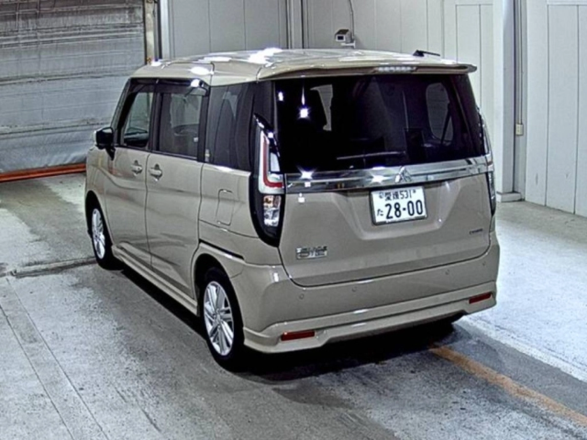 MITSUBISHI DELICA D2