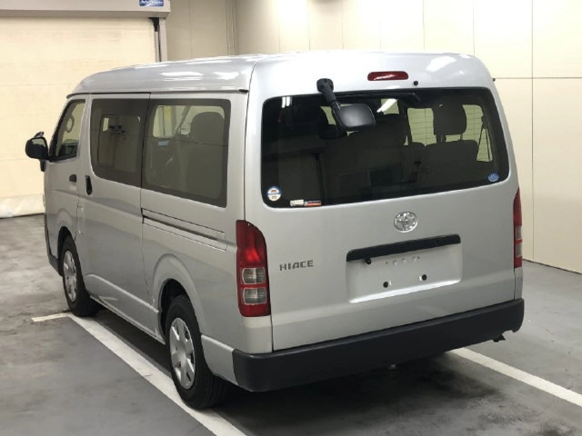 TOYOTA HIACE