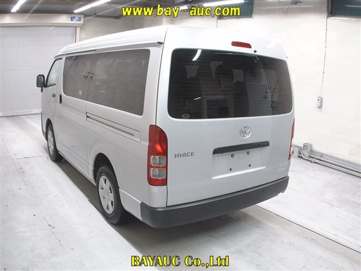 TOYOTA HIACE