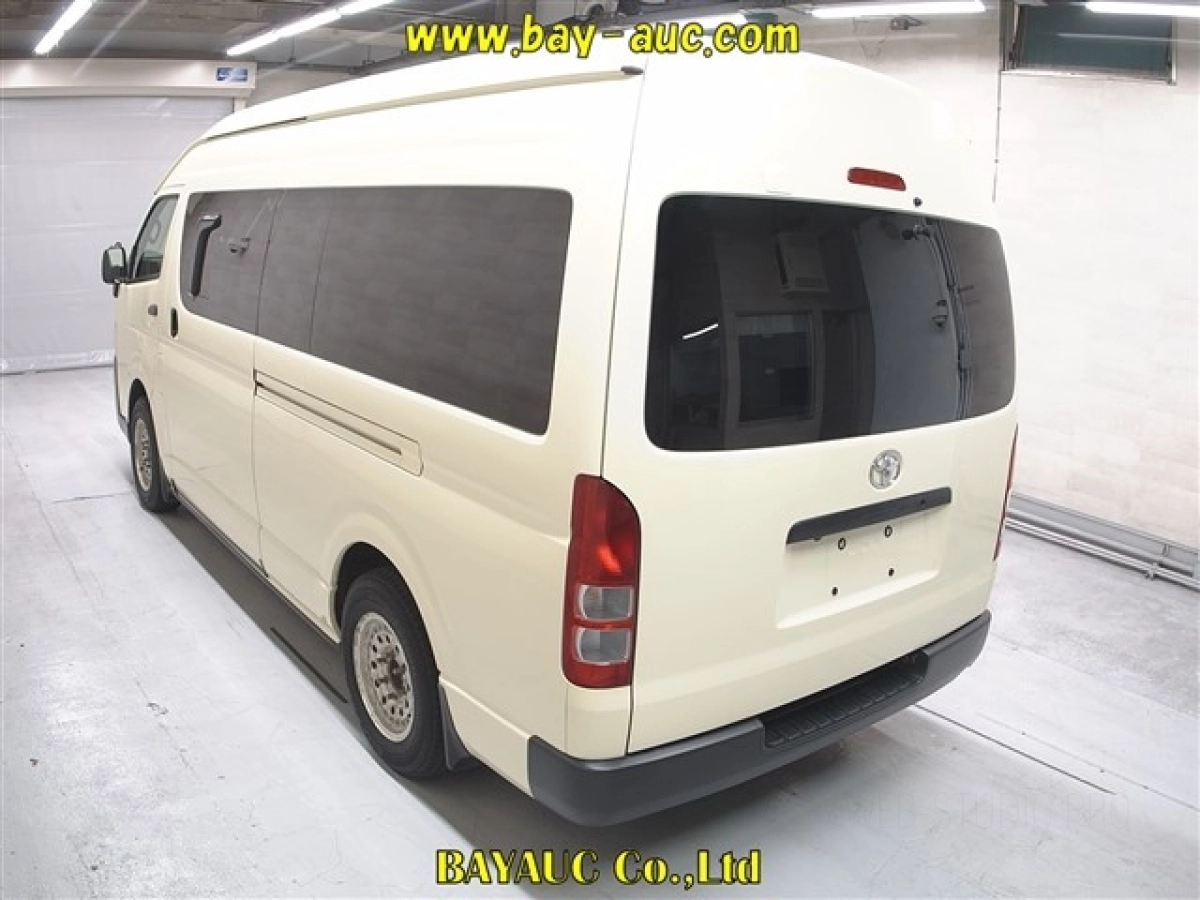 TOYOTA HIACE VAN