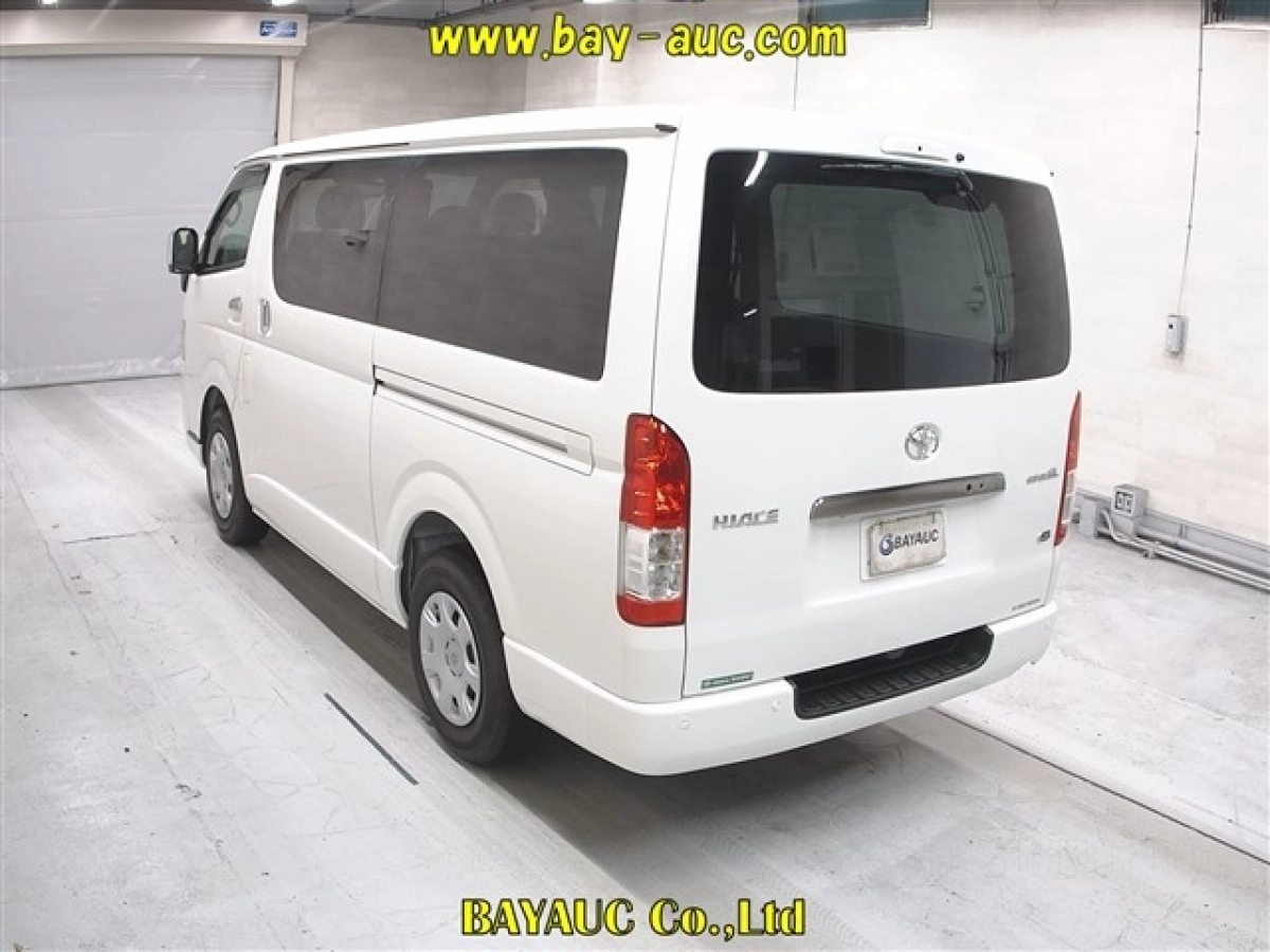 TOYOTA HIACE VAN