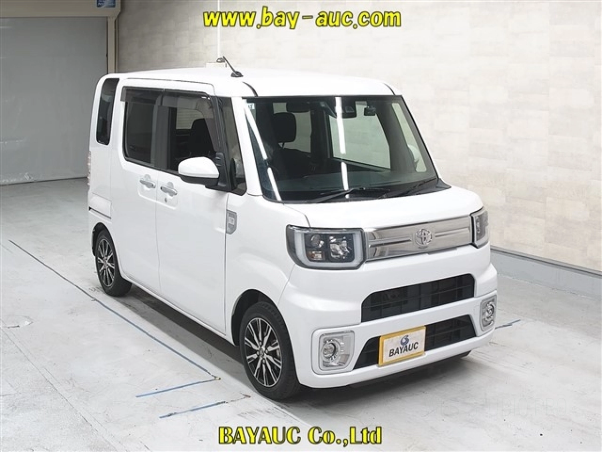 TOYOTA PIXIS MEGA LA700A 2021