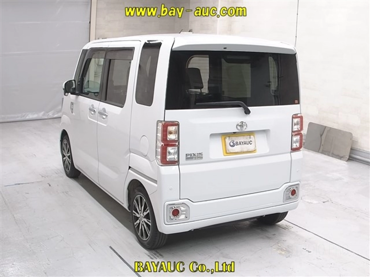 TOYOTA PIXIS MEGA