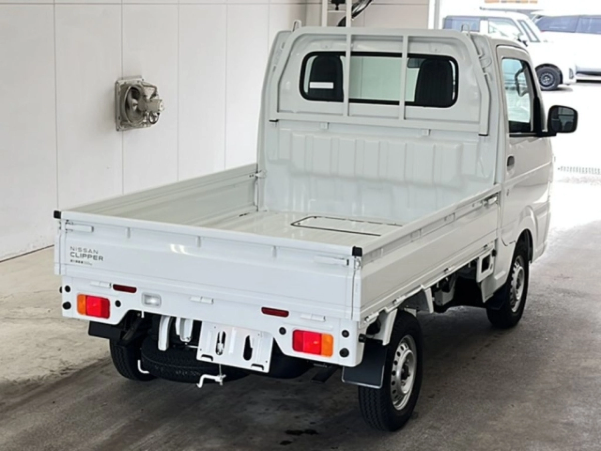 NISSAN CLIPPER TRUCK