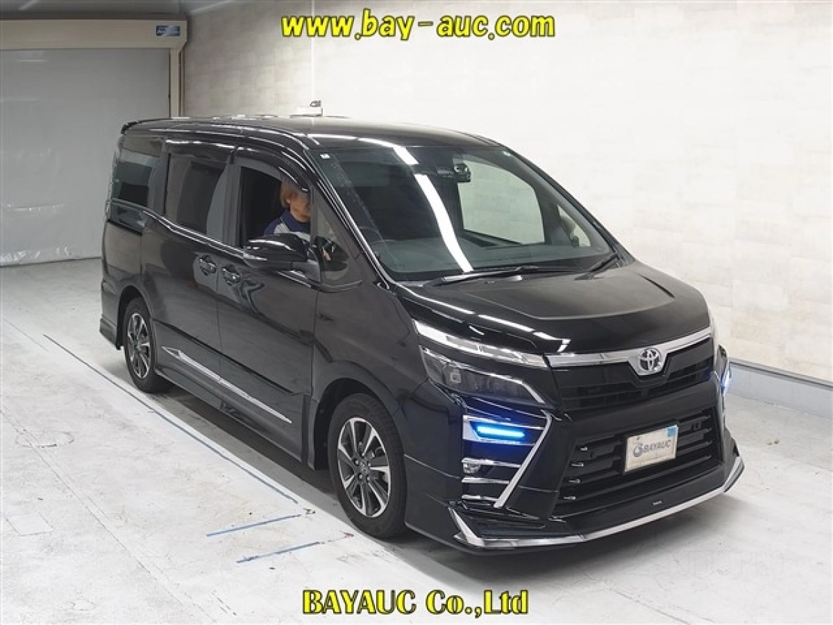 TOYOTA VOXY ZRR80W 2022