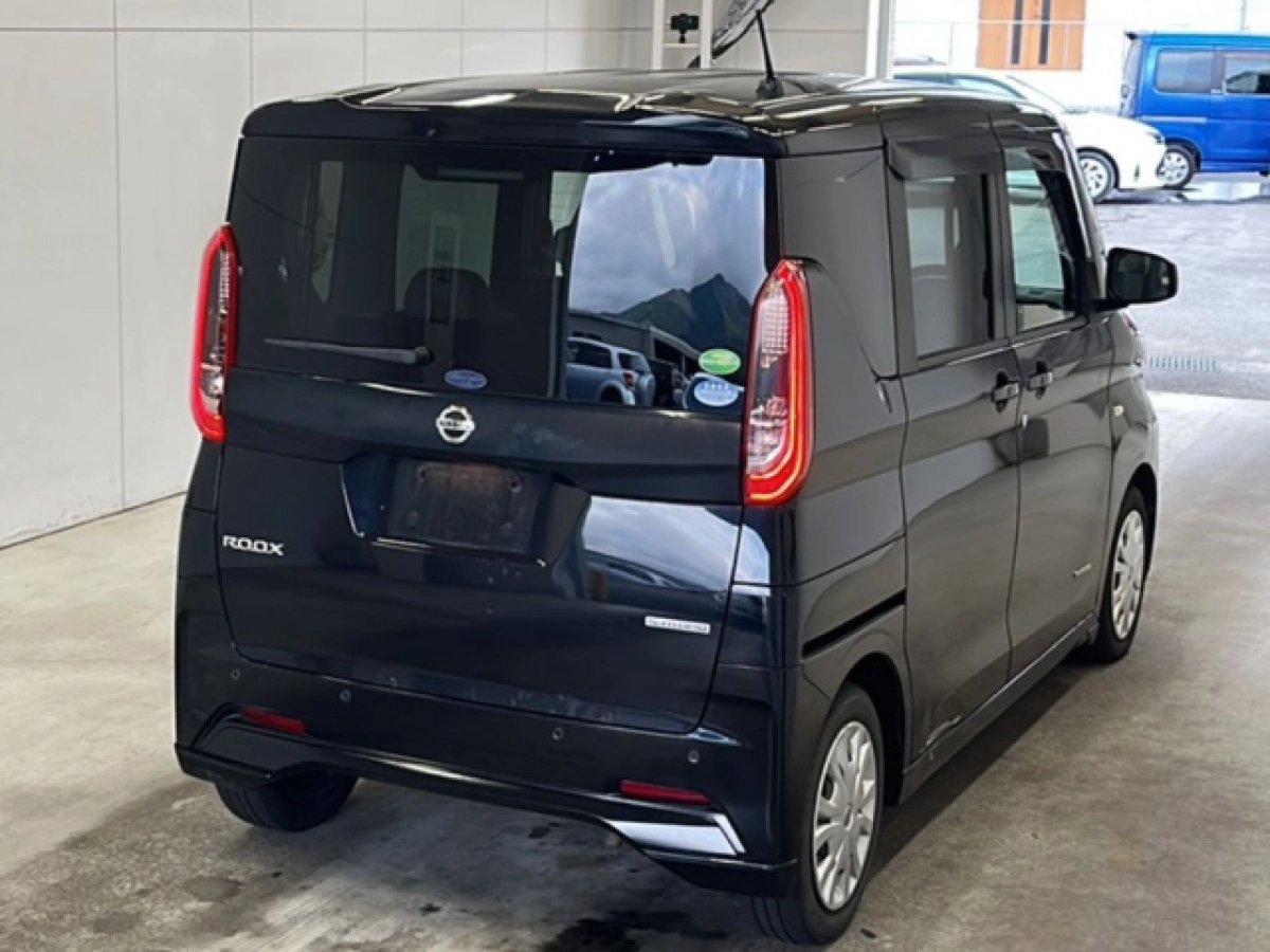NISSAN ROOX