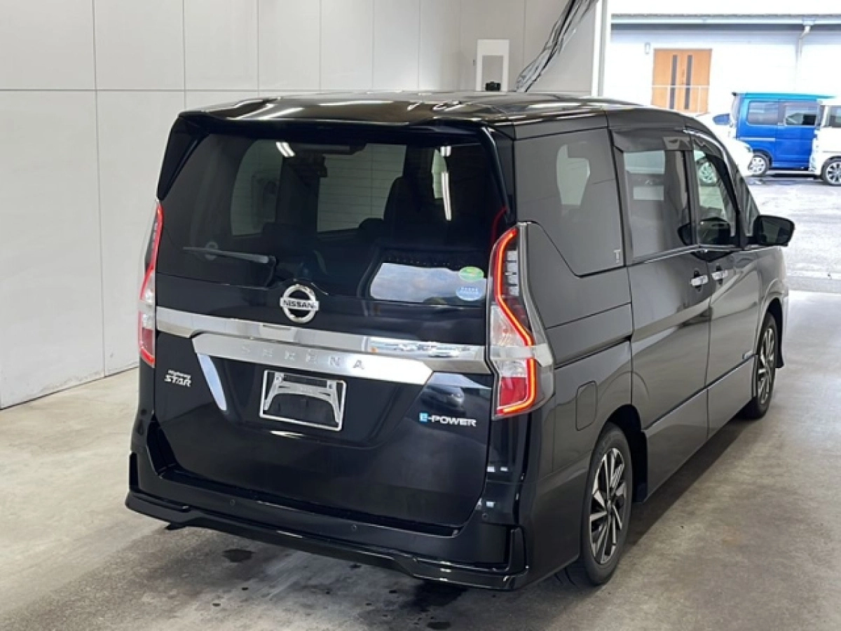 NISSAN SERENA