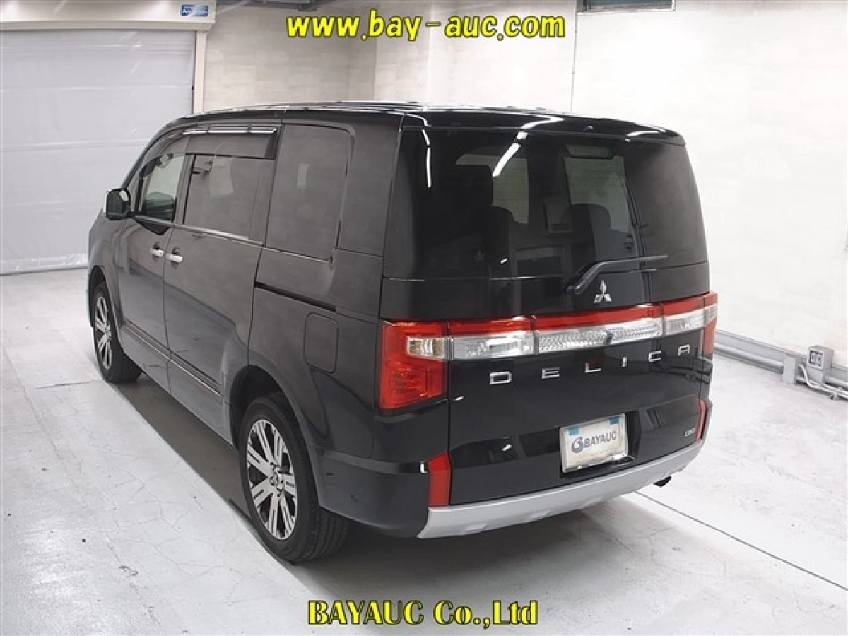 MITSUBISHI DELICA D5