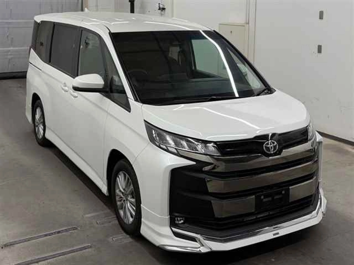 TOYOTA NOAH