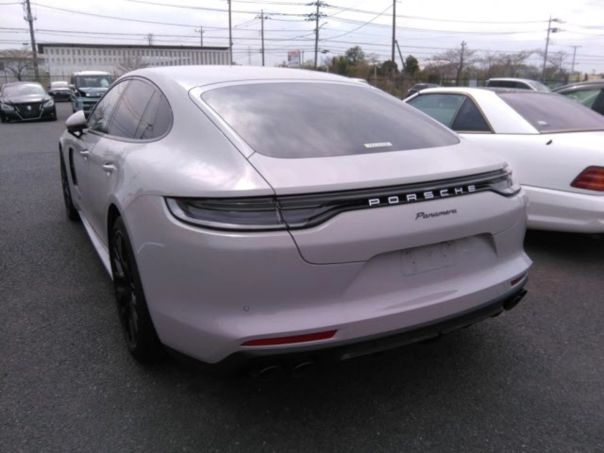 PORSCHE PANAMERA