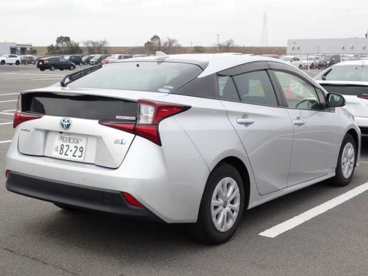 TOYOTA PRIUS