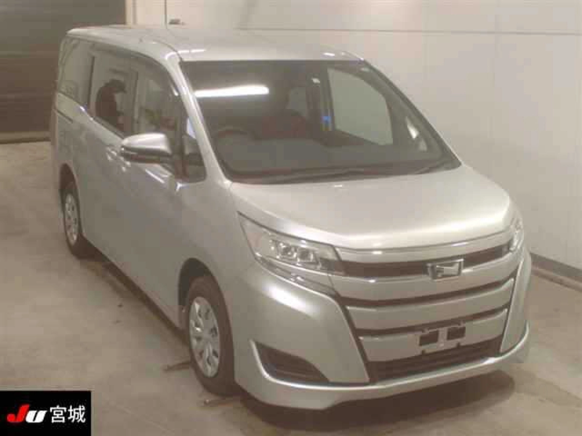 TOYOTA NOAH