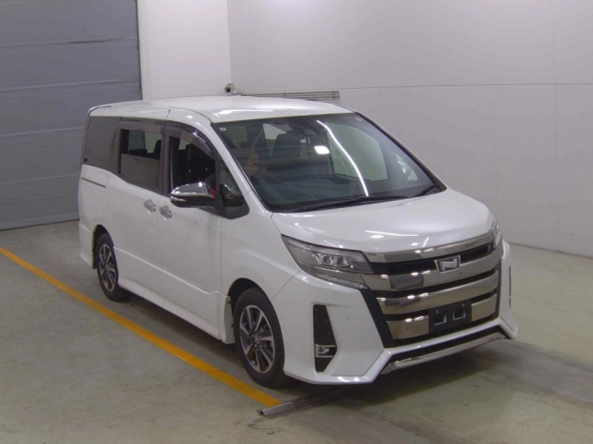 TOYOTA NOAH
