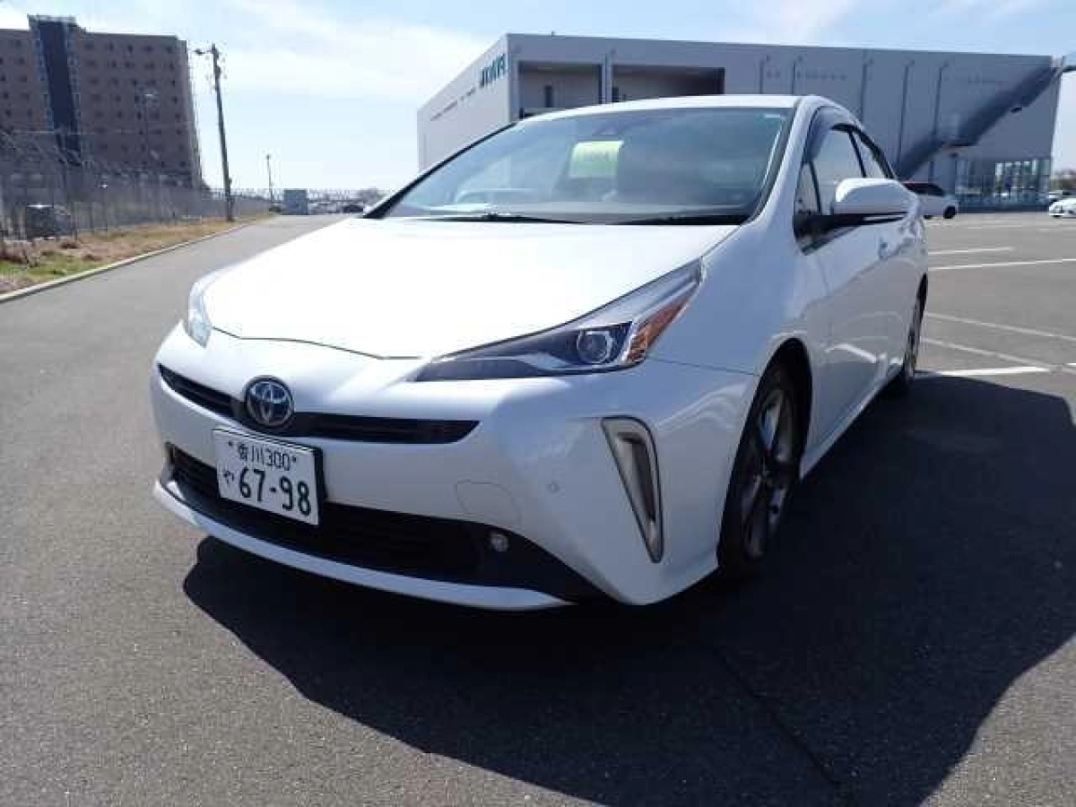 TOYOTA PRIUS
