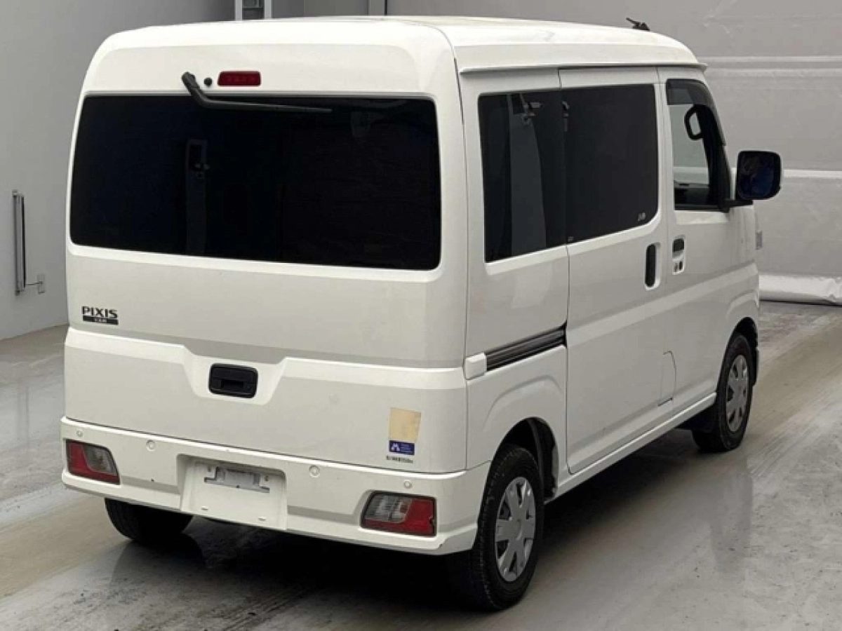 TOYOTA PIXIS VAN