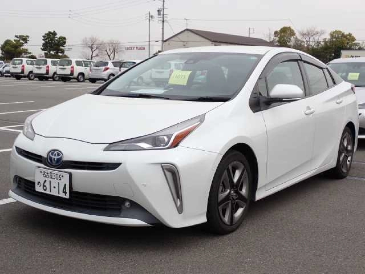 TOYOTA PRIUS
