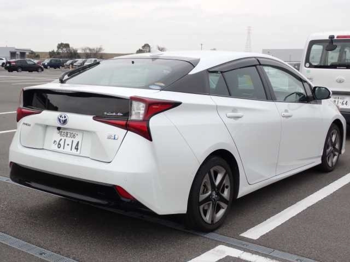 TOYOTA PRIUS