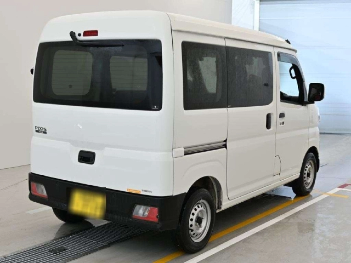 TOYOTA PIXIS VAN