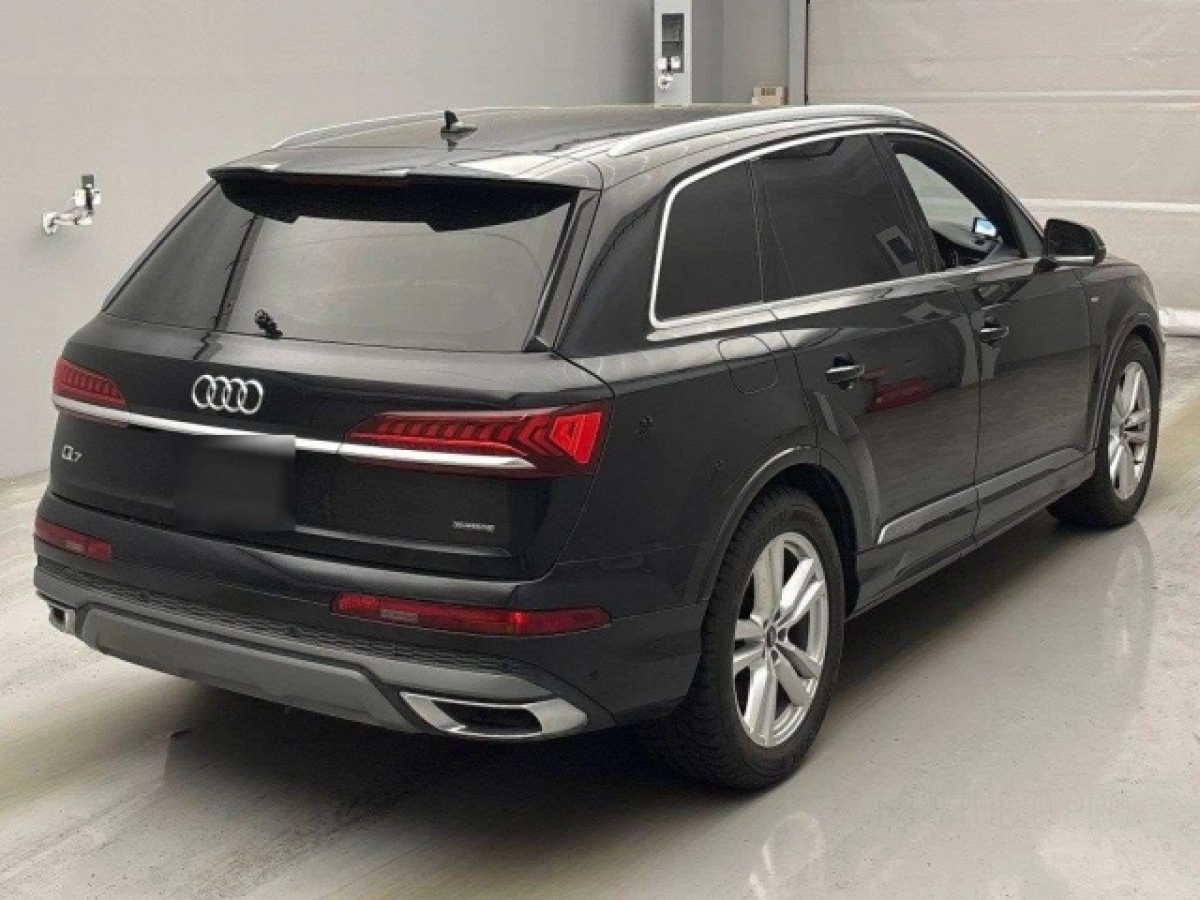 AUDI Q7