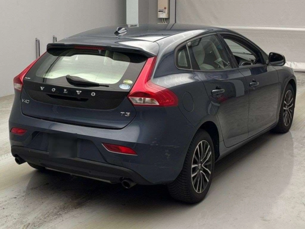VOLVO V40