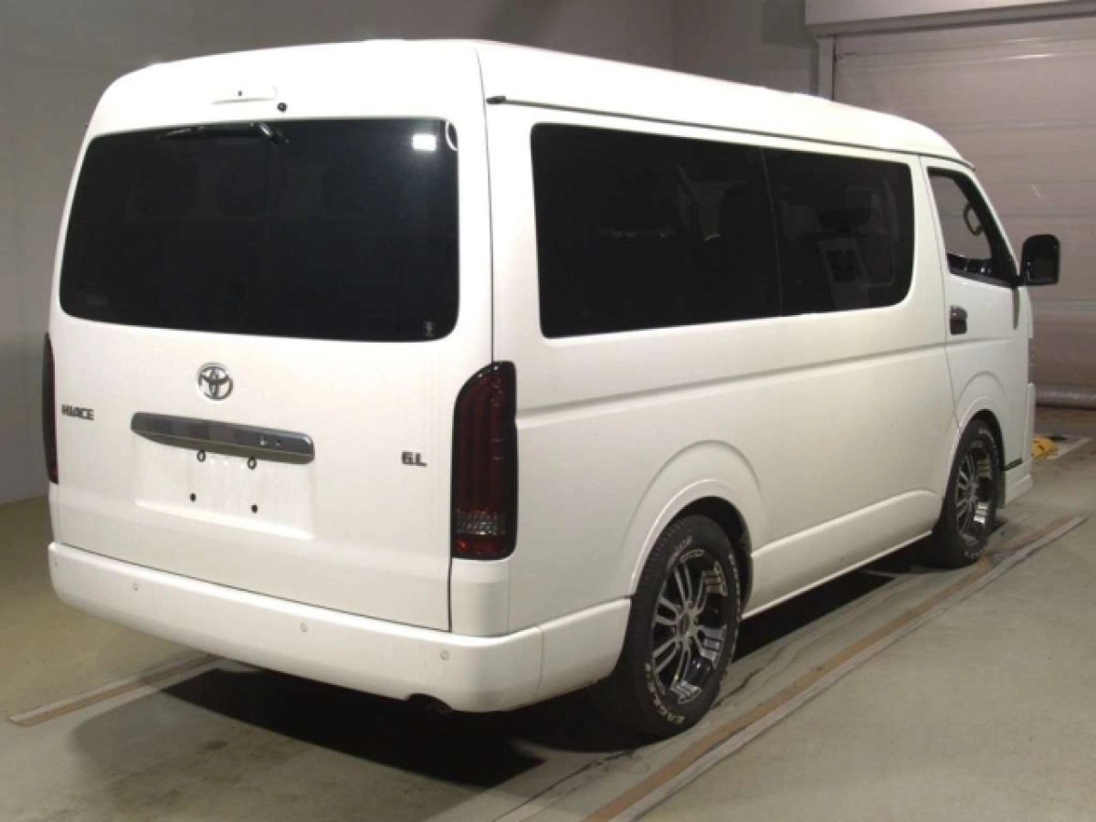TOYOTA HIACE