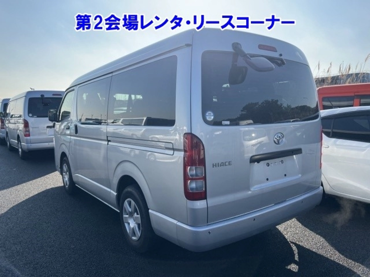 TOYOTA HIACE