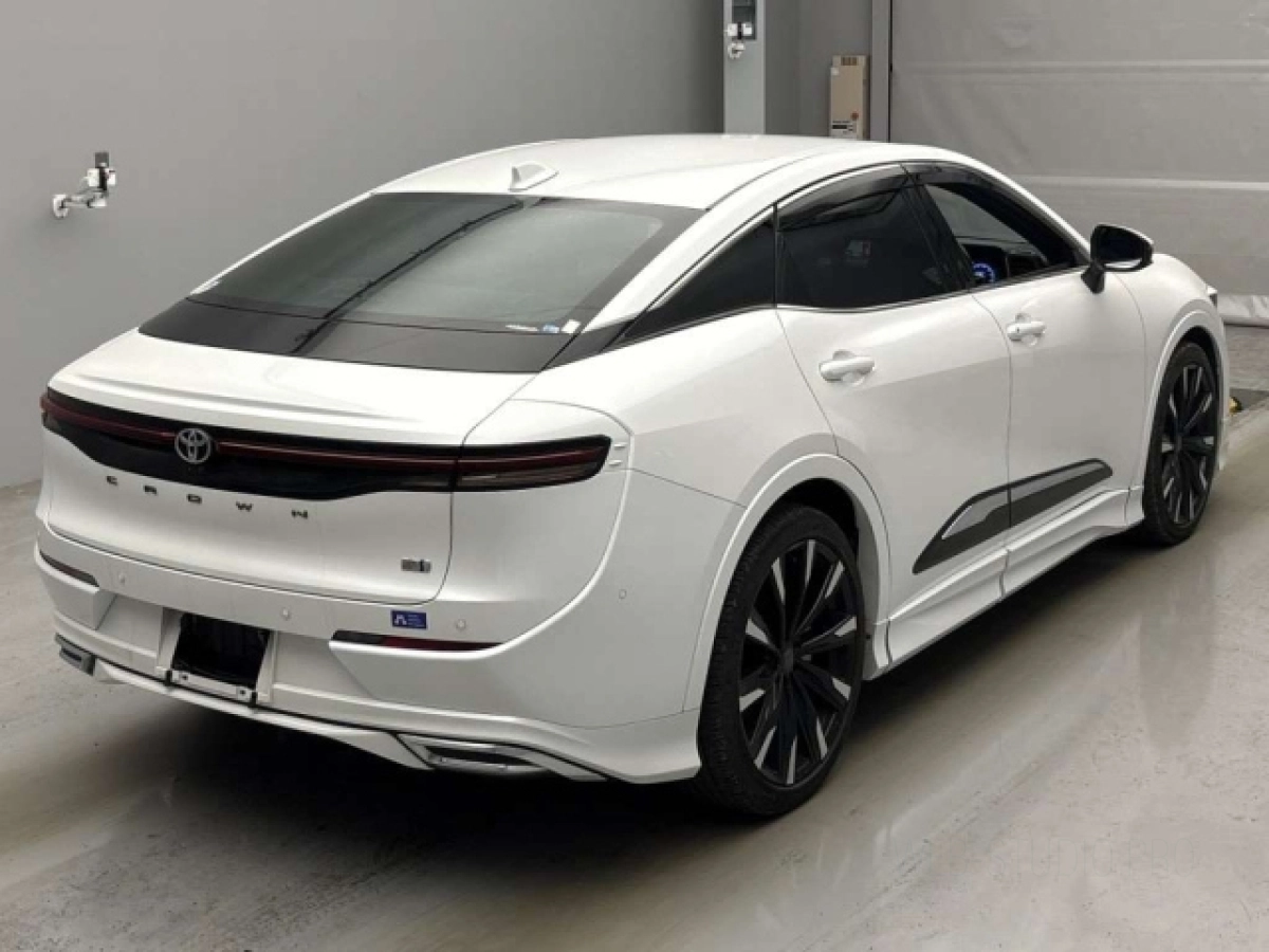 TOYOTA CROWN CROSSOVER